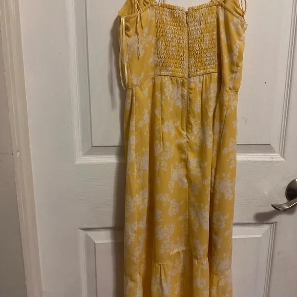 Sunny Yellow Floral Maxi Dress - Picture 4 of 4